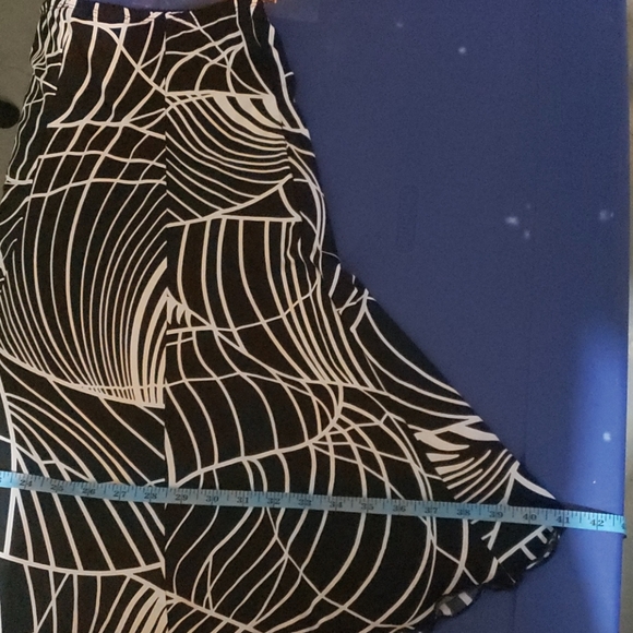 💋3/$20 SALE!💋Molly & Maxx Swirly Cute Skirt - Picture 8 of 8